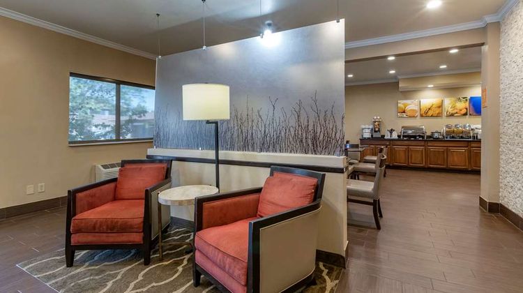 Comfort Inn & Suites Lobby