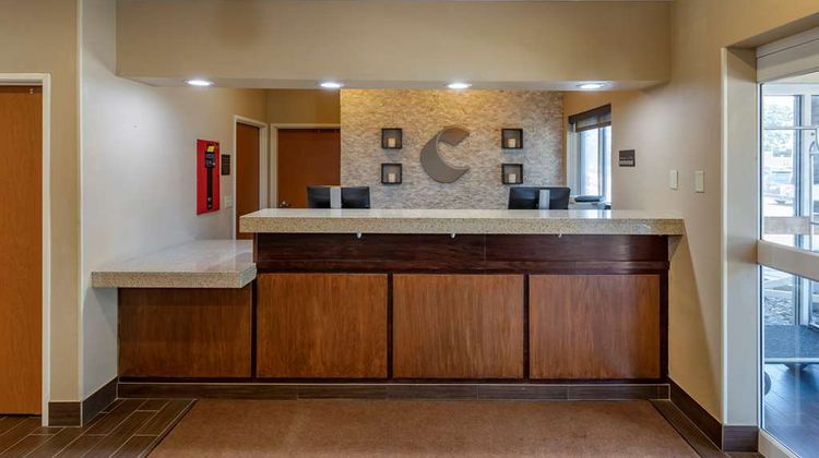 Comfort Inn & Suites Lobby