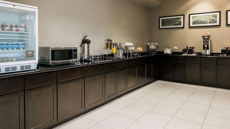 <b>Sleep Inn & Suites Fort Dodge Restaurant</b>. Images powered by <a href="https://iceportal.shijigroup.com/" title="IcePortal" target="_blank">IcePortal</a>.