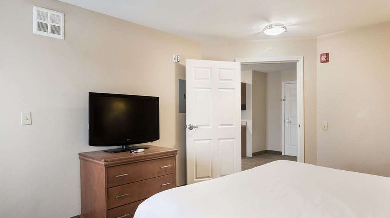 <b>Suburban Studios Suite</b>. Images powered by <a href="https://iceportal.shijigroup.com/" title="IcePortal" target="_blank">IcePortal</a>.
