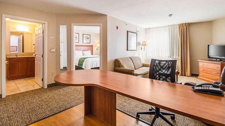 <b>Suburban Studios Room</b>. Images powered by <a href="https://iceportal.shijigroup.com/" title="IcePortal" target="_blank">IcePortal</a>.