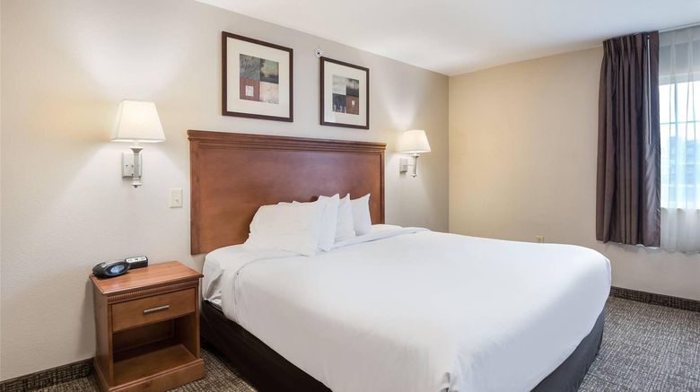 <b>Suburban Studios Suite</b>. Images powered by <a href="https://iceportal.shijigroup.com/" title="IcePortal" target="_blank">IcePortal</a>.