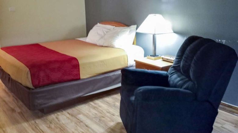 <b>Econo Lodge Maquoketa Room</b>. Images powered by <a href="https://iceportal.shijigroup.com/" title="IcePortal" target="_blank">IcePortal</a>.