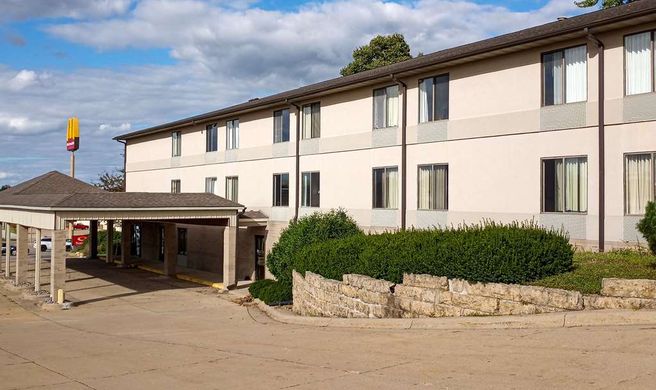 Econo Lodge Maquoketa Exterior