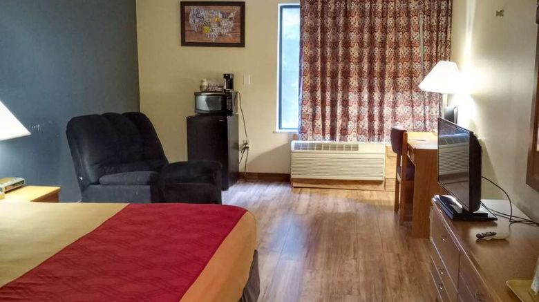 <b>Econo Lodge Maquoketa Room</b>. Images powered by <a href="https://iceportal.shijigroup.com/" title="IcePortal" target="_blank">IcePortal</a>.