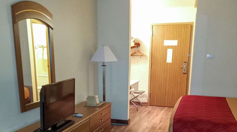 <b>Econo Lodge Maquoketa Room</b>. Images powered by <a href="https://iceportal.shijigroup.com/" title="IcePortal" target="_blank">IcePortal</a>.