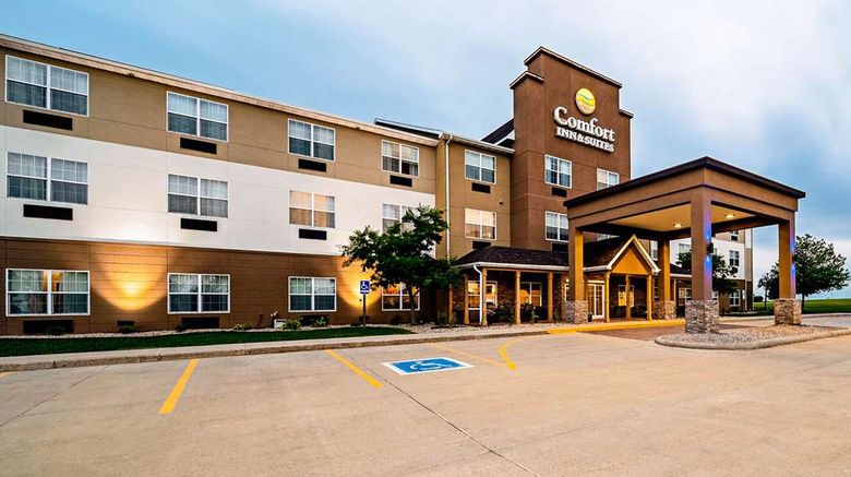 <b>Comfort Inn & Suites Exterior</b>. Images powered by <a href="https://iceportal.shijigroup.com/" title="IcePortal" target="_blank">IcePortal</a>.