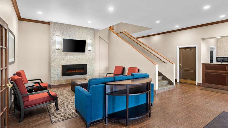 Comfort Inn & Suites Lobby