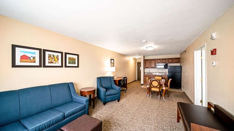 <b>Comfort Inn & Suites Room</b>. Images powered by <a href="https://iceportal.shijigroup.com/" title="IcePortal" target="_blank">IcePortal</a>.