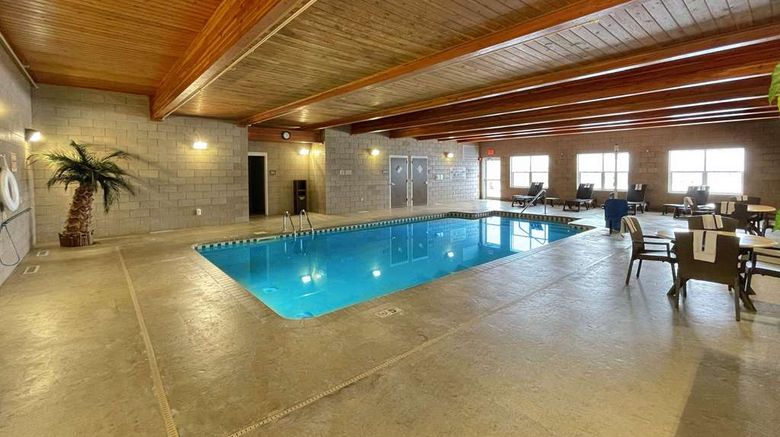 <b>Comfort Inn & Suites Pool</b>. Images powered by <a href="https://iceportal.shijigroup.com/" title="IcePortal" target="_blank">IcePortal</a>.