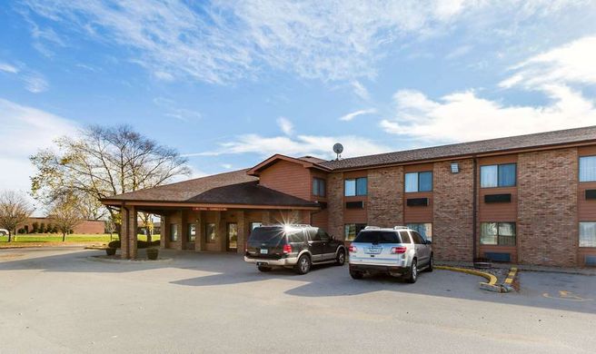 Quality Inn Storm Lake Exterior