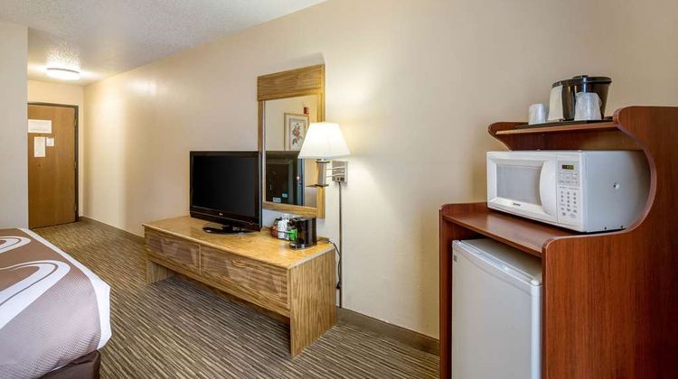Quality Inn Storm Lake Room