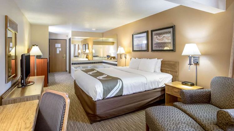 Quality Inn Storm Lake Suite