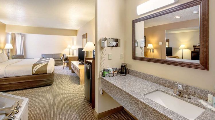 Quality Inn Storm Lake Suite