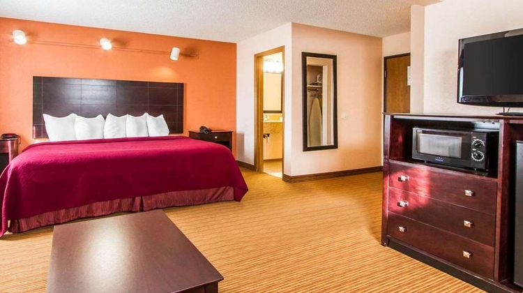Quality Inn & Suites Suite