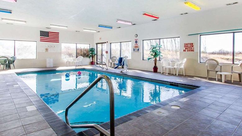 <b>Quality Inn & Suites Pool</b>. Images powered by <a href="https://iceportal.shijigroup.com/" title="IcePortal" target="_blank">IcePortal</a>.