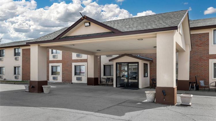 Quality Inn & Suites Exterior