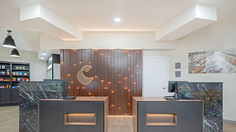 <b>Comfort Suites Idaho Falls Lobby</b>. Images powered by <a href="https://iceportal.shijigroup.com/" title="IcePortal" target="_blank">IcePortal</a>.