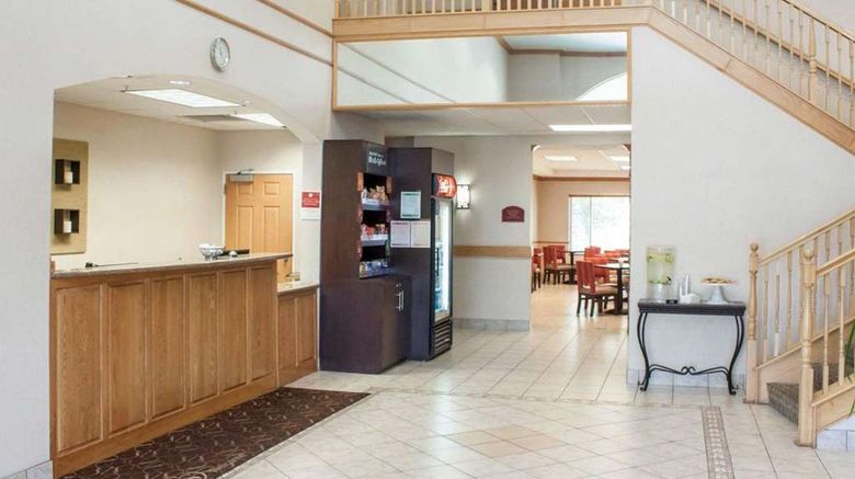<b>Comfort Suites Airport Boise Lobby</b>. Images powered by <a href="https://iceportal.shijigroup.com/" title="IcePortal" target="_blank">IcePortal</a>.