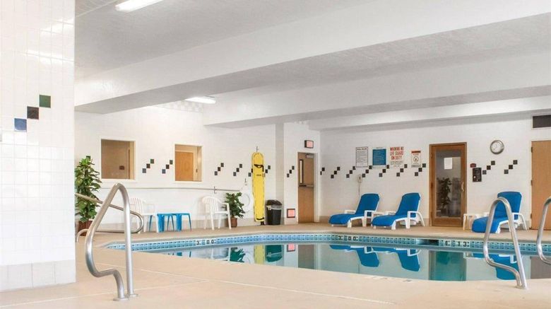 <b>Comfort Suites Airport Boise Pool</b>. Images powered by <a href="https://iceportal.shijigroup.com/" title="IcePortal" target="_blank">IcePortal</a>.