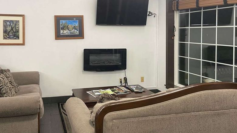 <b>Quality Inn Post Falls Lobby</b>. Images powered by <a href="https://iceportal.shijigroup.com/" title="IcePortal" target="_blank">IcePortal</a>.