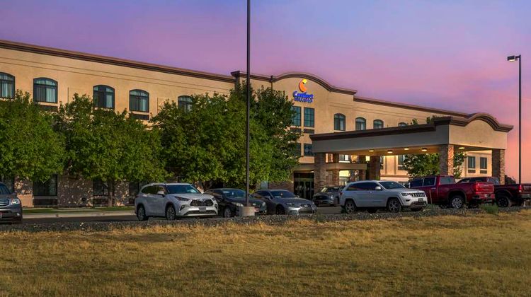 Comfort Inn & Suites Exterior