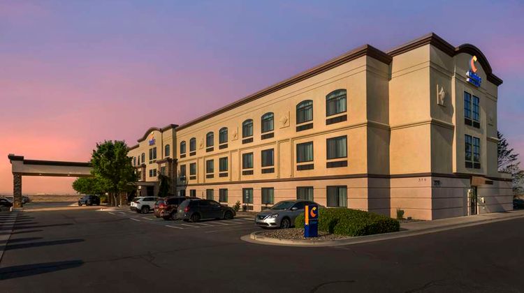 Comfort Inn & Suites Exterior
