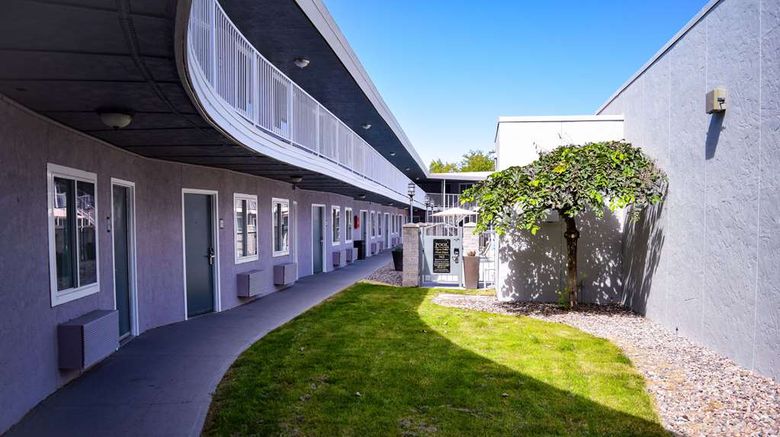 <b>Quality Inn Idaho Falls Pool</b>. Images powered by <a href="https://iceportal.shijigroup.com/" title="IcePortal" target="_blank">IcePortal</a>.