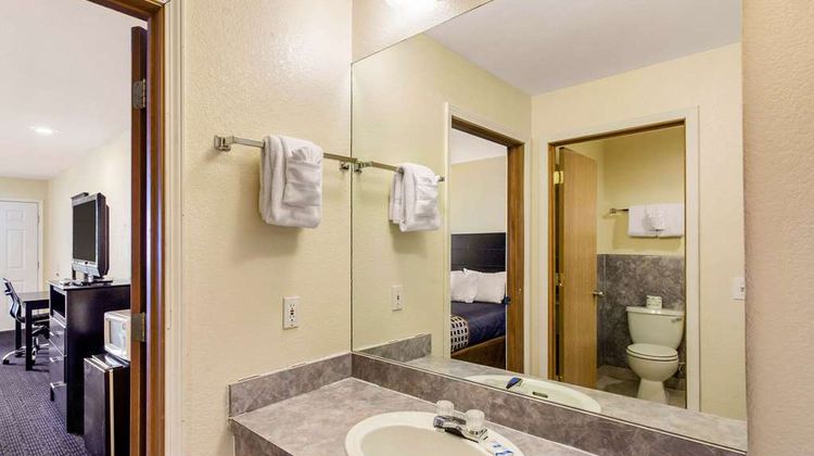Rodeway Inn Silver Lake Motel Room