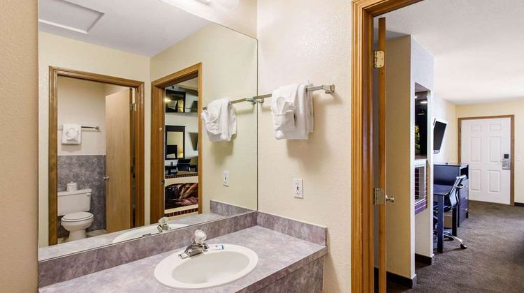Rodeway Inn Silver Lake Motel Room
