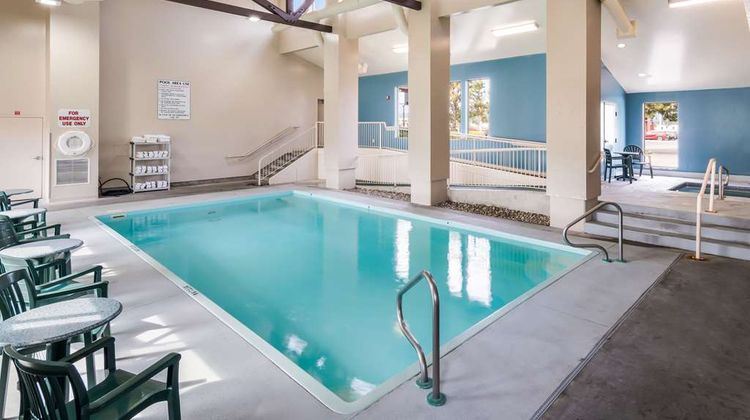 Quality Inn & Suites Pool