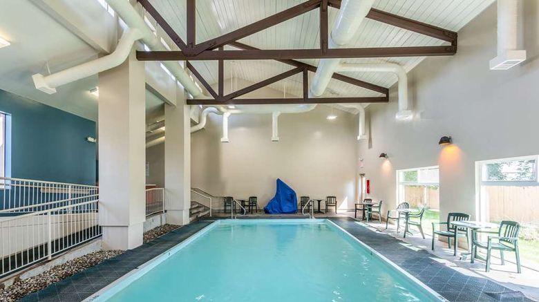 <b>Quality Inn & Suites Pool</b>. Images powered by <a href="https://iceportal.shijigroup.com/" title="IcePortal" target="_blank">IcePortal</a>.