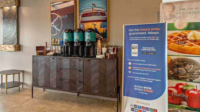 <b>Quality Inn & Suites Lobby</b>. Images powered by <a href="https://iceportal.shijigroup.com/" title="IcePortal" target="_blank">IcePortal</a>.