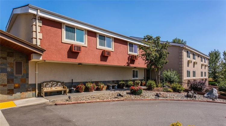 Quality Inn & Suites Exterior