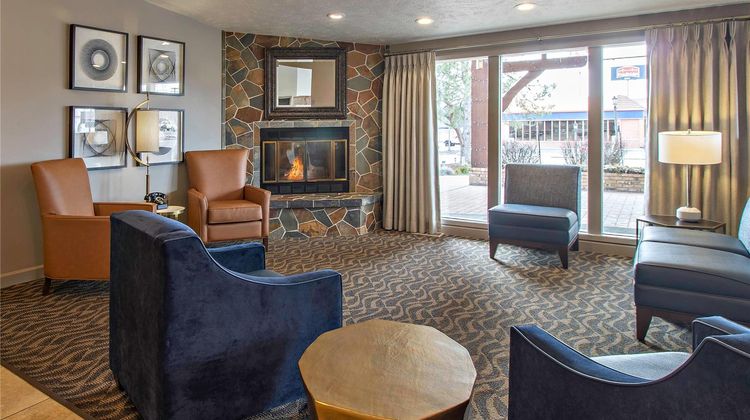 Quality Inn & Suites Lobby