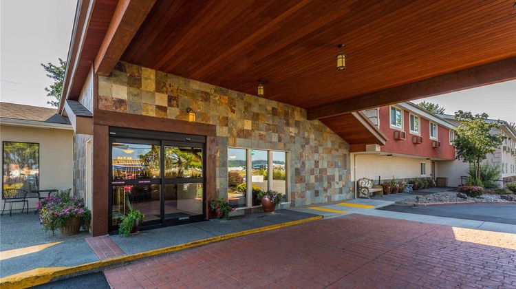 Quality Inn & Suites Exterior