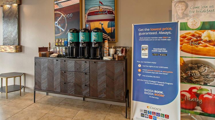 Quality Inn & Suites Lobby