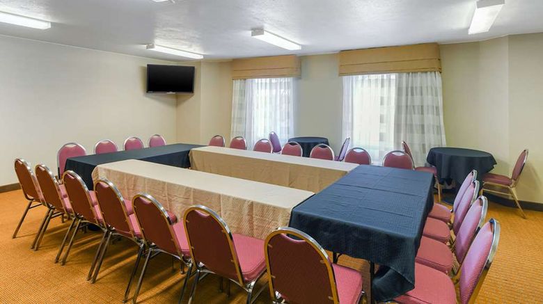 <b>Sleep Inn Meeting</b>. Images powered by <a href="https://iceportal.shijigroup.com/" title="IcePortal" target="_blank">IcePortal</a>.