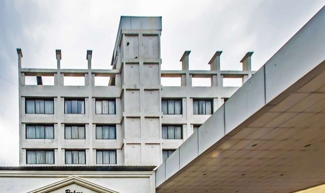 Quality Inn Regency Exterior