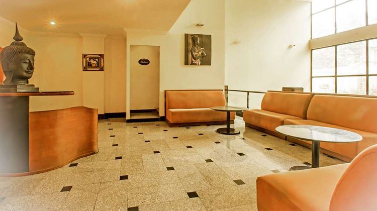 Quality Inn Regency Lobby