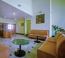Quality Inn Regency Lobby