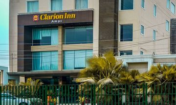 Clarion Inn Amps