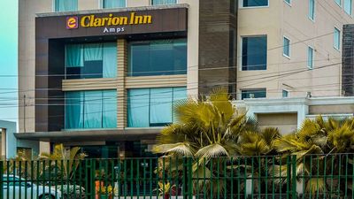 Clarion Inn Amps