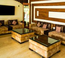 Clarion Inn Amps Lobby