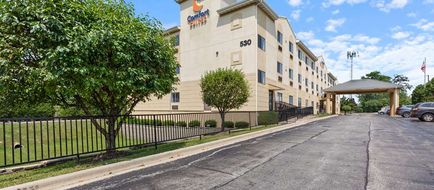 Comfort Suites Exterior