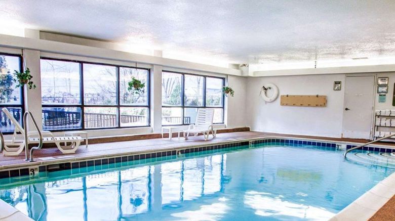 <b>Comfort Suites Pool</b>. Images powered by <a href="https://iceportal.shijigroup.com/" title="IcePortal" target="_blank">IcePortal</a>.