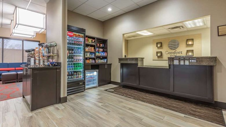 <b>Comfort Inn Lobby</b>. Images powered by <a href="https://iceportal.shijigroup.com/" title="IcePortal" target="_blank">IcePortal</a>.