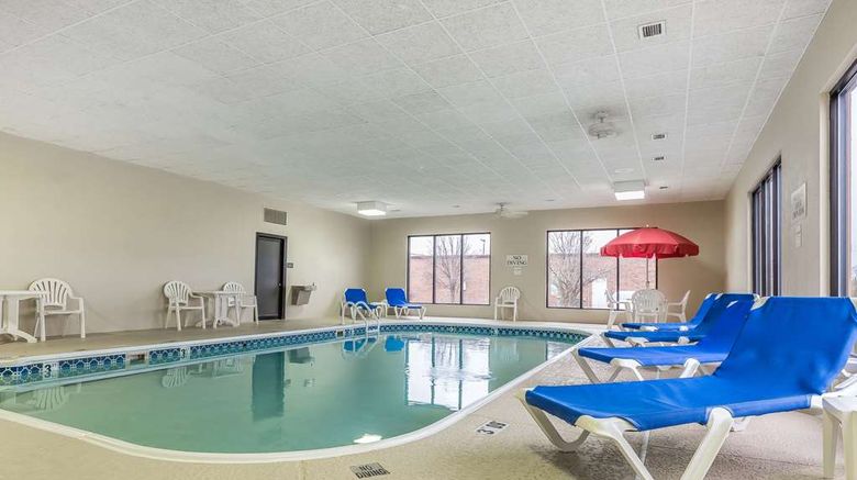 <b>Comfort Inn Pool</b>. Images powered by <a href="https://iceportal.shijigroup.com/" title="IcePortal" target="_blank">IcePortal</a>.