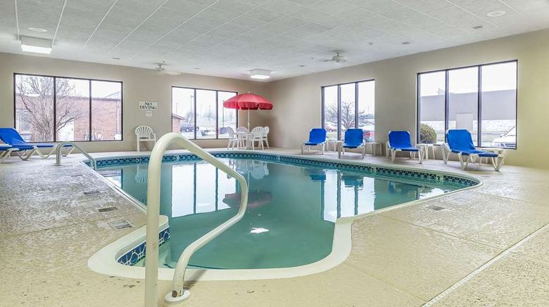 <b>Comfort Inn Pool</b>. Images powered by <a href="https://iceportal.shijigroup.com/" title="IcePortal" target="_blank">IcePortal</a>.