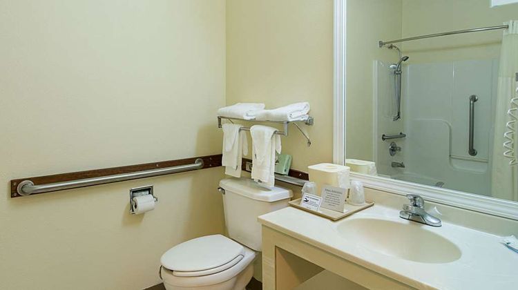 Quality Inn & Suites Harvey Room